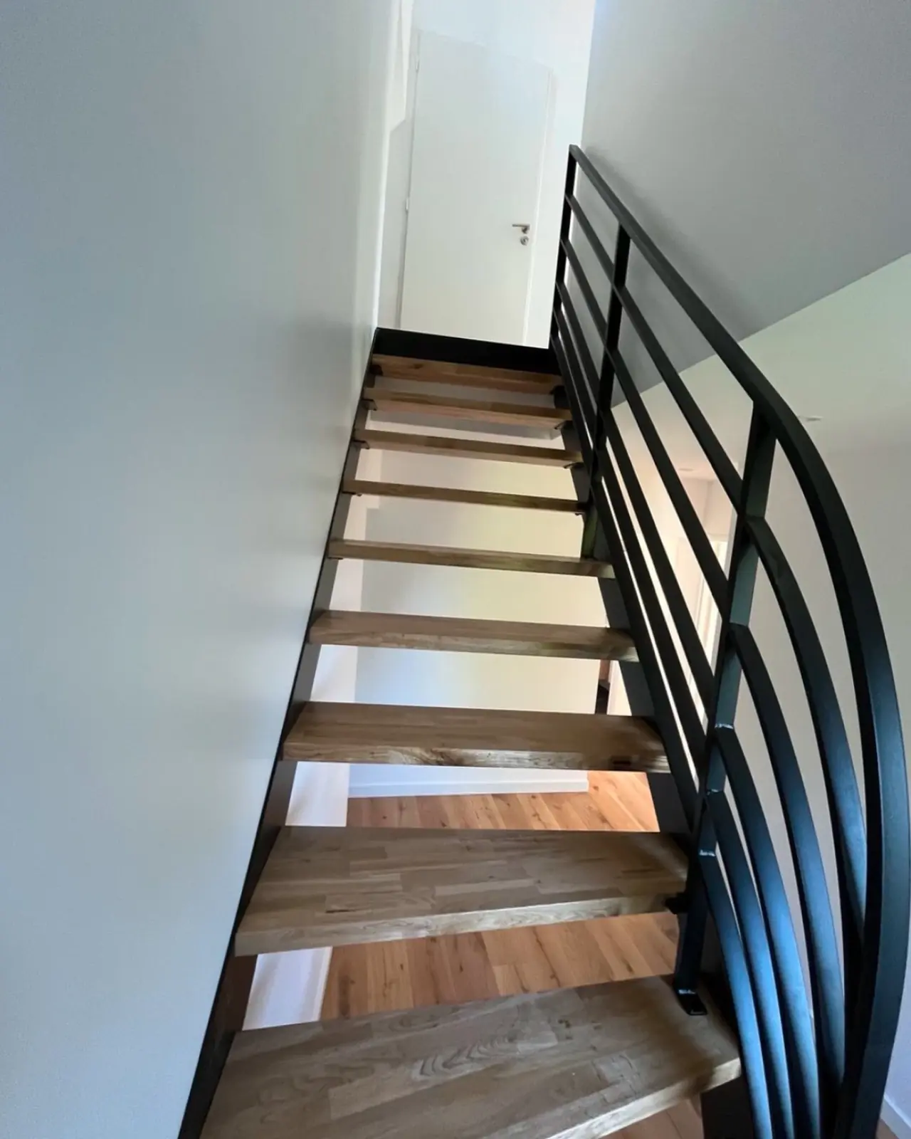 Rénovation et style moderne dans une maison de village — Alliage Mobilier (6)