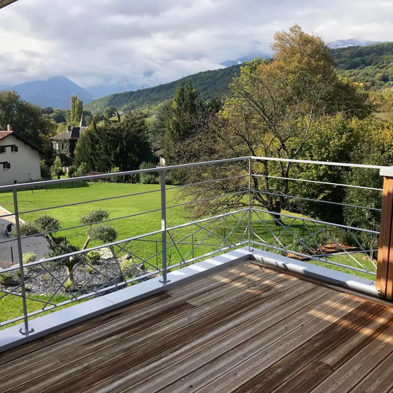 Série de garde-corps pour les terrasses d’une une maison — Garde-corps Alliage Mobilier