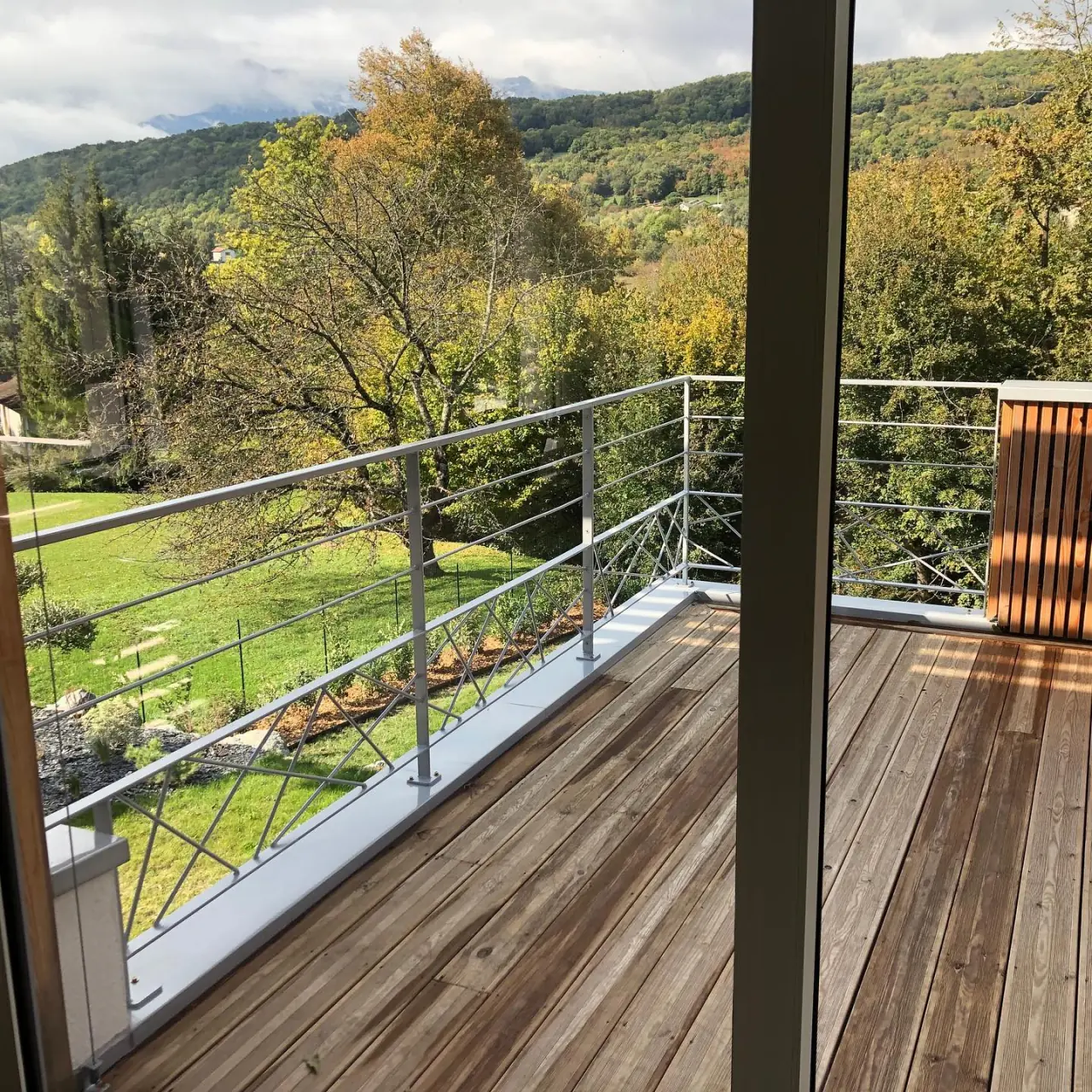 Série de garde-corps pour les terrasses d’une une maison — Alliage Mobilier (2)