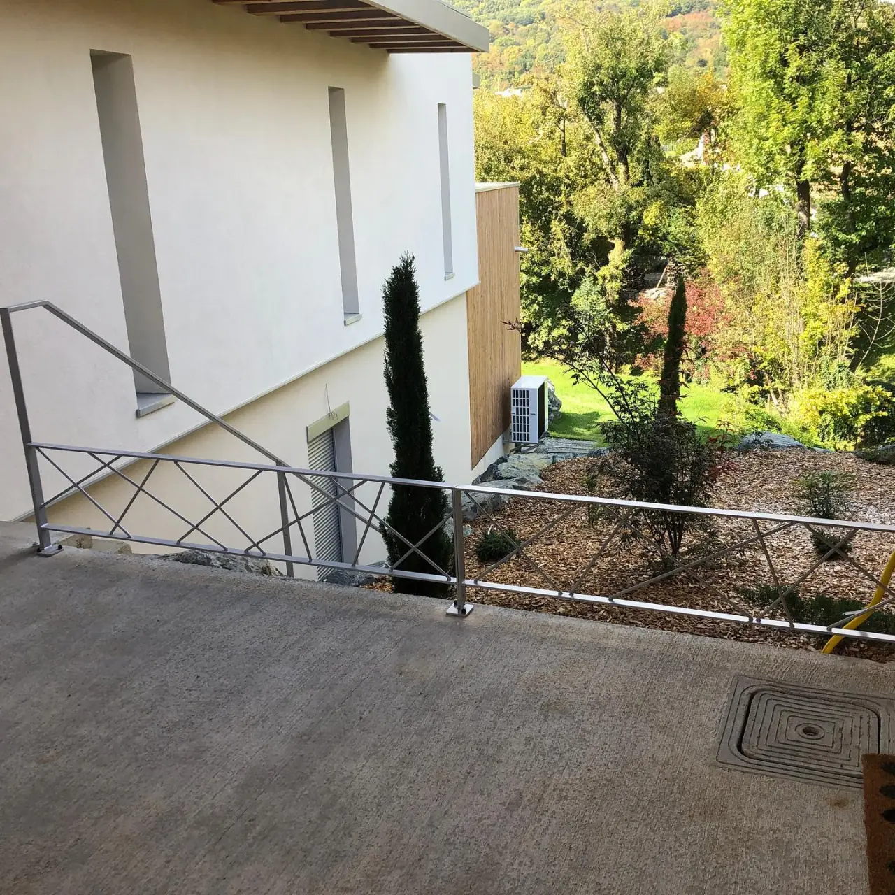 Série de garde-corps pour les terrasses d’une une maison — Alliage Mobilier (6)