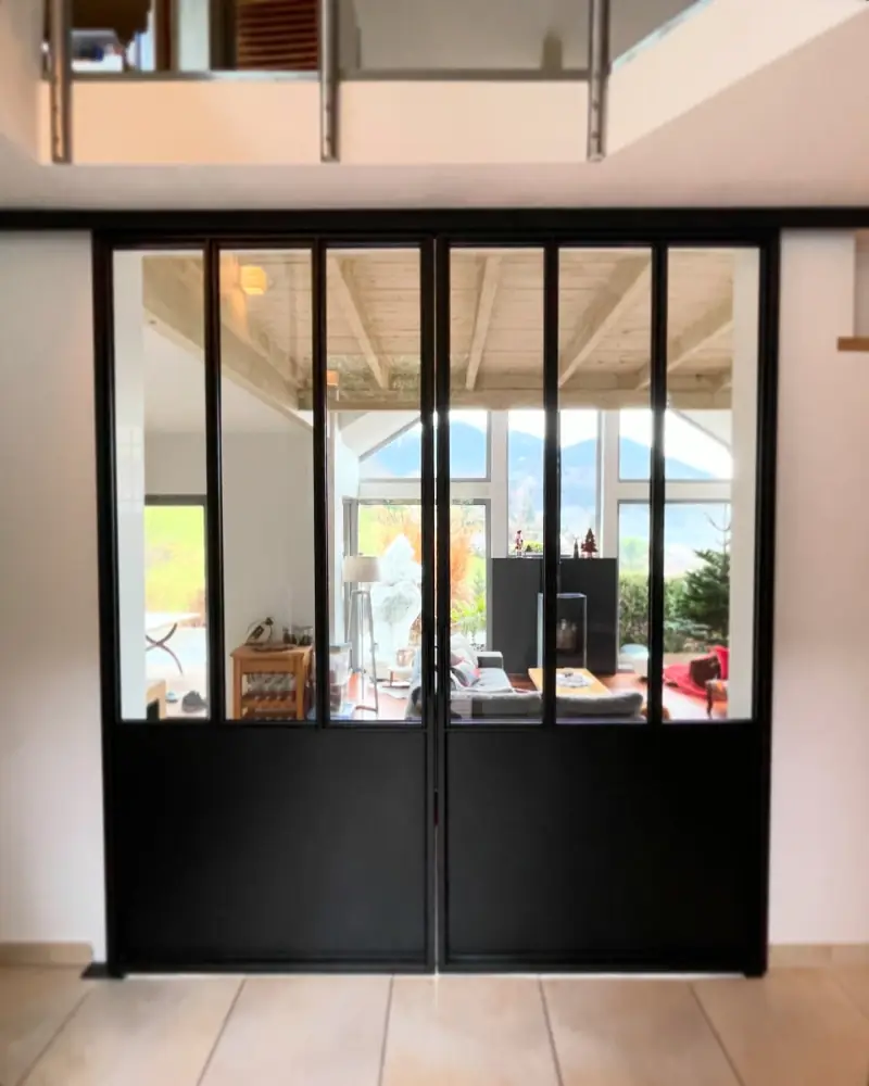 Suite d’un projet sur mesure — Verrières Alliage Mobilier