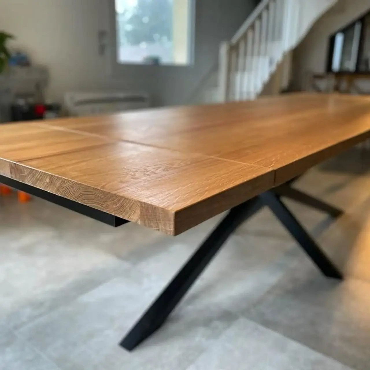 Table à manger en chêne, avec 2 rallonges, pour une… — Alliage Mobilier (3)