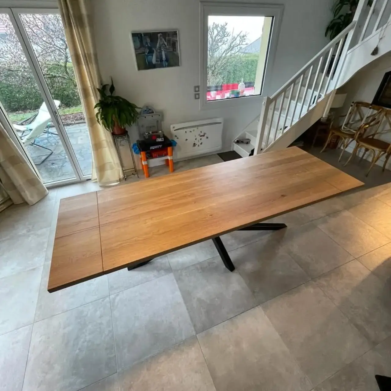 Table à manger en chêne, avec 2 rallonges, pour une… — Alliage Mobilier (5)
