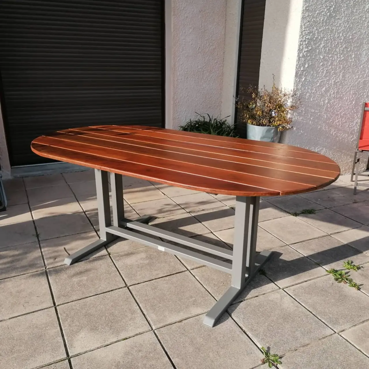 Table d'extérieur en ipé et pied acier thermolaquée… — Alliage Mobilier (1)