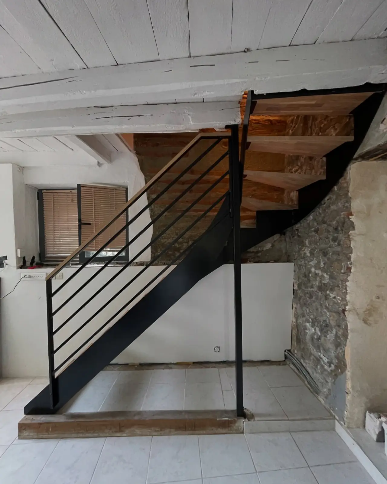 Transformation d’un escalier dans une maison de village — Alliage Mobilier (1)