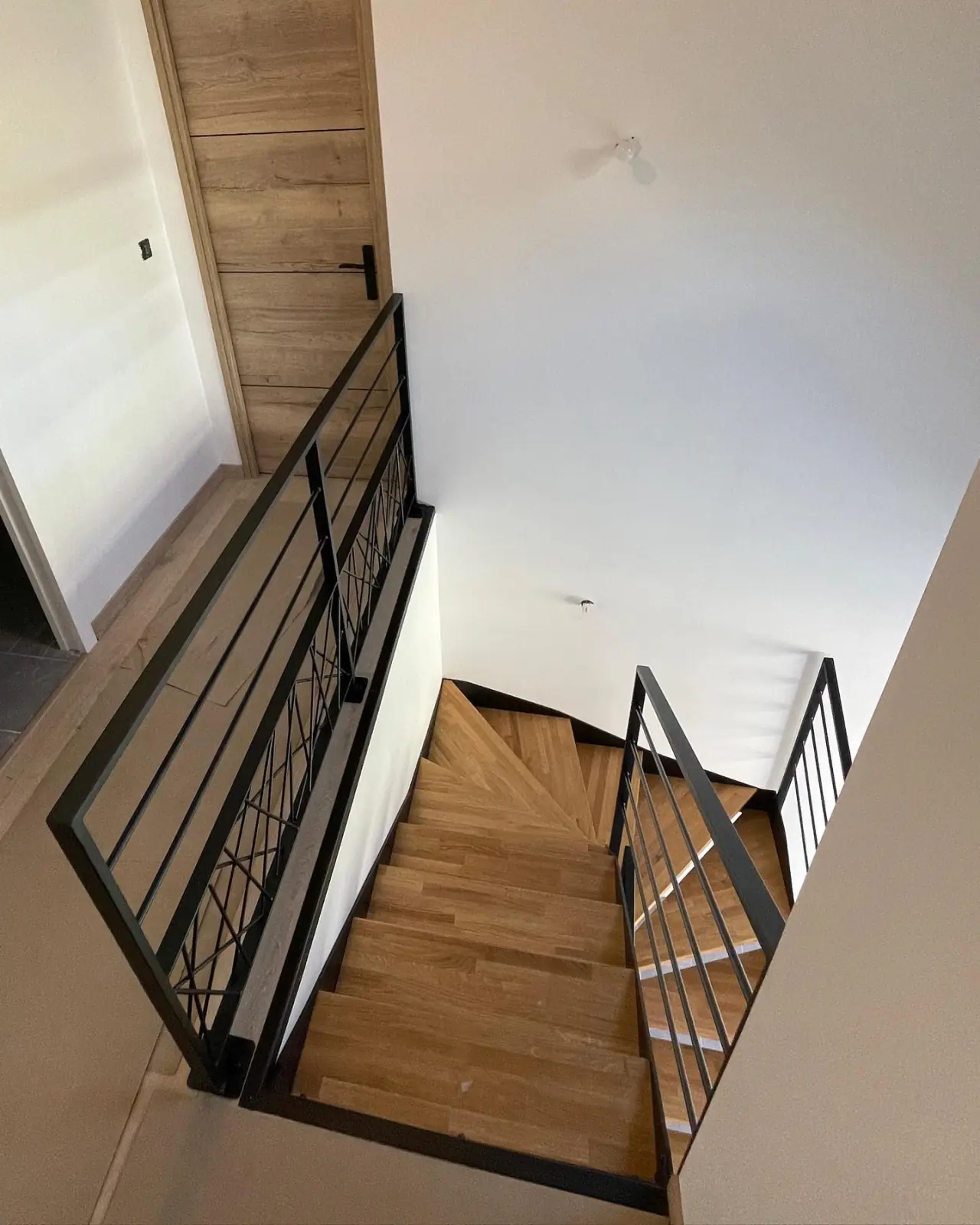 Très bel escalier et garde-corps posés à Vaujany — Alliage Mobilier (4)