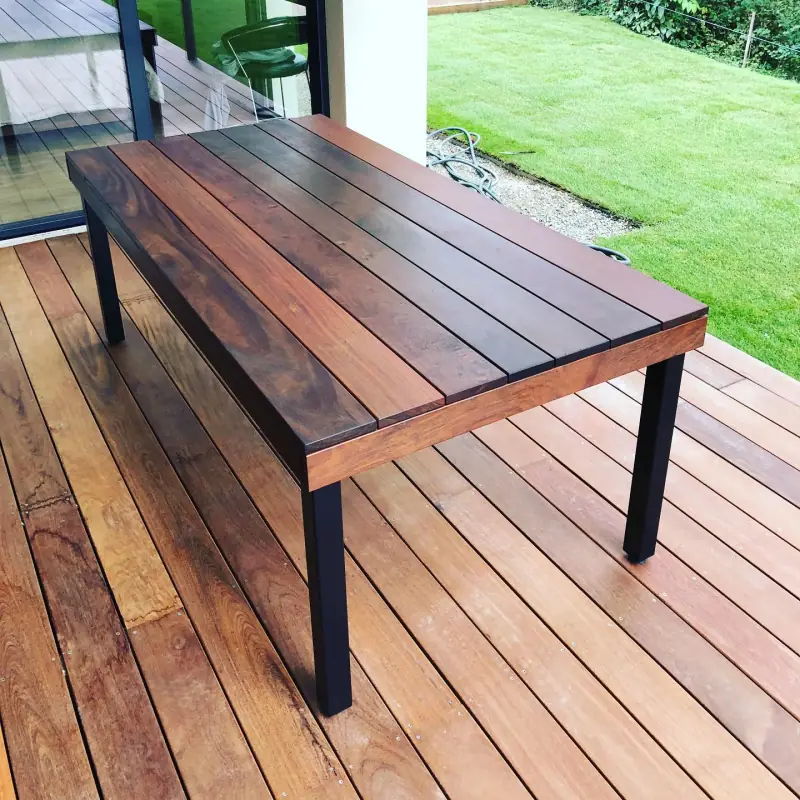 Très belle table d’extérieur en Ipé et acier — Mobilier Alliage Mobilier