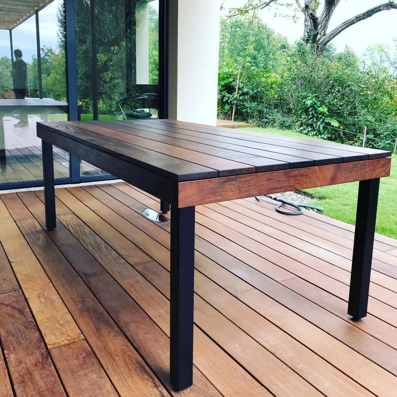Très belle table d’extérieur en Ipé et acier — Alliage Mobilier (2)