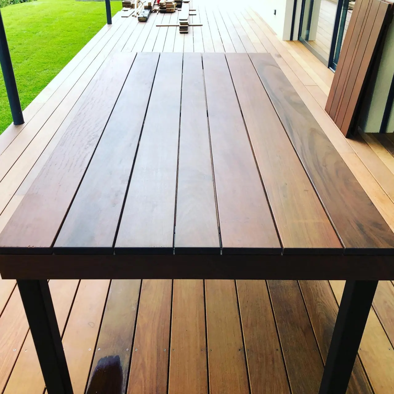 Très belle table d’extérieur en Ipé et acier — Alliage Mobilier (3)