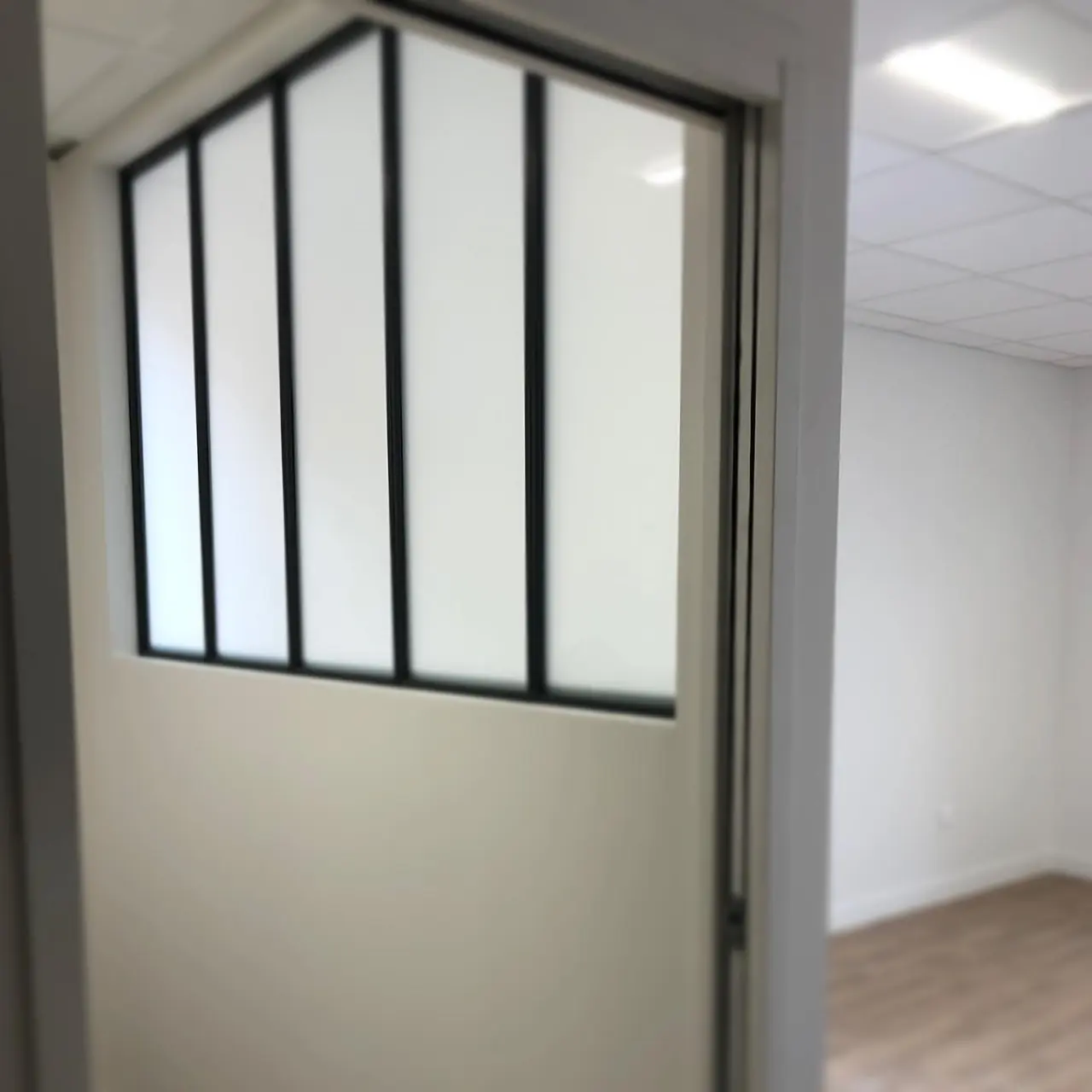 Verrière du jour dans un cabinet de pédicure / podologues — Alliage Mobilier (3)